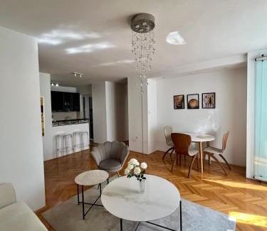 Centar Apartment | Pet-Friendly 4-Star Luxury Getaway Apartment - Rated 9.9/10