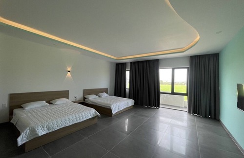 Ba Ria Hotel | Cozy Ruby Motel Ba Ria: Family-Friendly with Kitchen Access