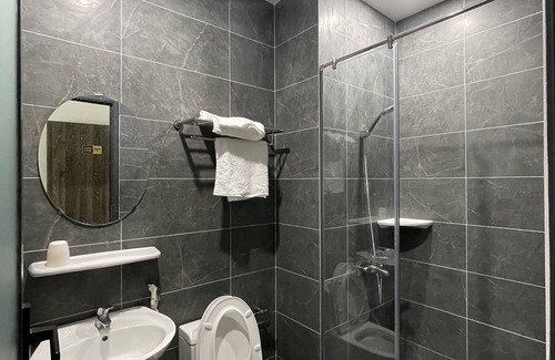 Ba Ria Hotel | Cozy Ruby Motel Ba Ria: Family-Friendly with Kitchen Access