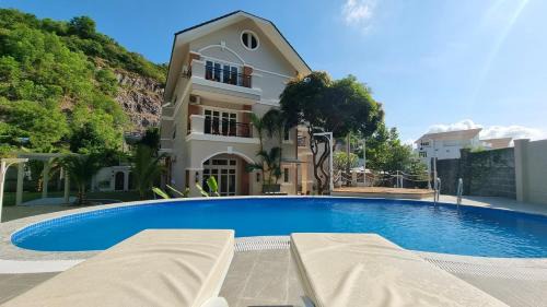 Nha Trang Villa | Ruby Ocean Villa: Relaxing Getaway with Private Beach Access