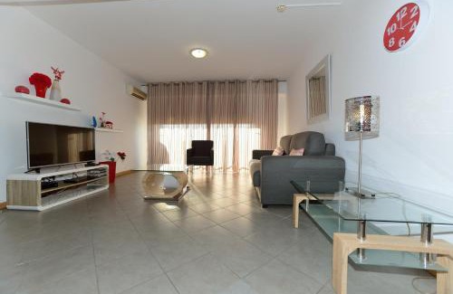 Portimao Apartment | Oceanfront Ruby Red & Atlantic Blue Apartments in Oceano