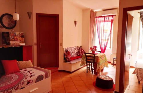 Ostiense House | Discover Comfort at RUBY RED with Kitchen & Breakfast