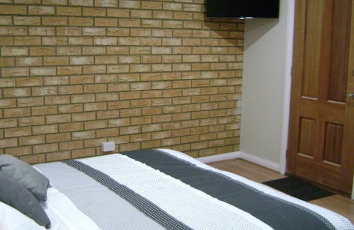 Simpson Bed & Breakfast | Experience Comfort at Ruby Rose Lodge with Breakfast Included