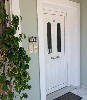 Chalcis Apartment | Cozy Ruby's House: Guest Rated 9.6 with Breakfast Included