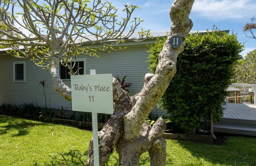 Black Head House | Beachfront Ruby's Place: Pet-Friendly Oasis with Ocean Views