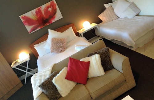 Queenscliff Hotel | Oceanfront Ruby's Queenscliff: Guest Rated 9.2 with Breakfast