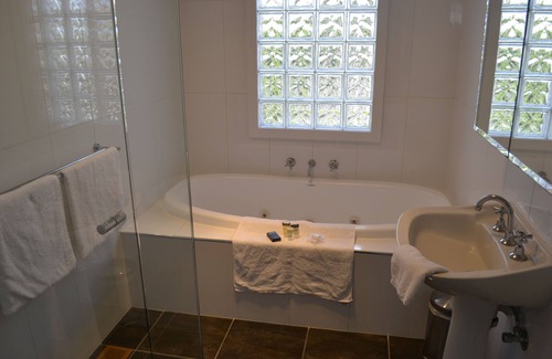 Queenscliff Hotel | Oceanfront Ruby's Queenscliff: Guest Rated 9.2 with Breakfast