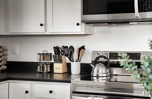 Woodstock Other | Modern Farmhouse Retreat with Mountain Views & Family Amenities