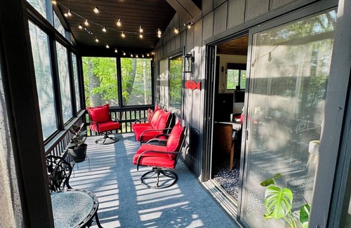 New London Cabin | Ruby's Red Door Retreat on Swenson Lake welcomes you to serenity