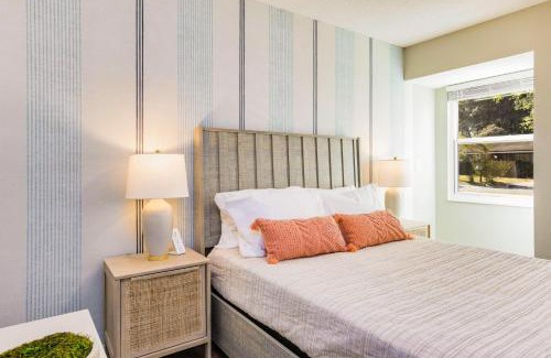 North Northwest Pensacola House | Pet-Friendly Ruby's Retreat: Perfect for Families & Guests