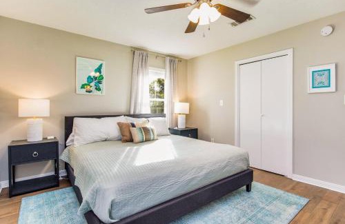 North Northwest Pensacola House | Pet-Friendly Ruby's Retreat: Perfect for Families & Guests