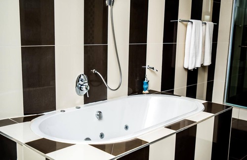 Polokwane Hotel | Stylish Ruby Stone Boutique Hotel with Spa & Family Amenities