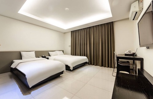 Jung-gu Hotel | Comfortable Ruby Tourist Hotel Wolmido with Breakfast & Access