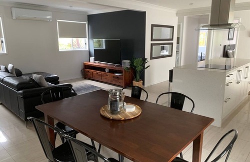 Anna Bay House | Pet-Friendly Ruby Tuesday - Little Beach House, Rated 9.8