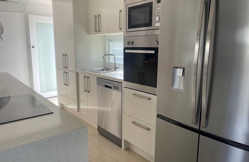 Anna Bay House | Pet-Friendly Ruby Tuesday - Little Beach House, Rated 9.8