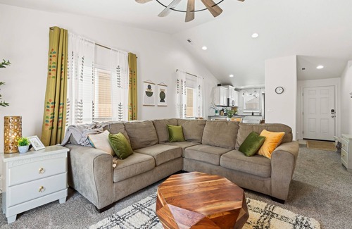 Caldwell House | Retro 60's Vibes with Firepit & Patio Near C of I