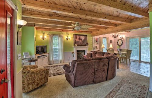 Boswell House | Inviting Rubys Landing Cottage: Deck & River Views Await
