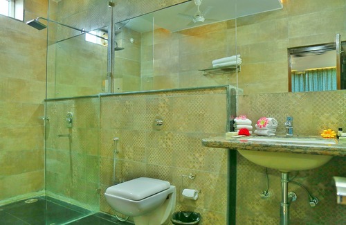 Bharatpur Hotel | Relax at Rubystone Shiv Vilas Palace with Great Amenities
