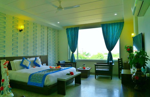 Bharatpur Hotel | Relax at Rubystone Shiv Vilas Palace with Great Amenities