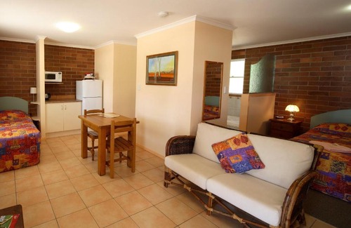 Rubyvale Hotel | Elegant Rubyvale Motel & Holiday Units - Adults Only Retreat