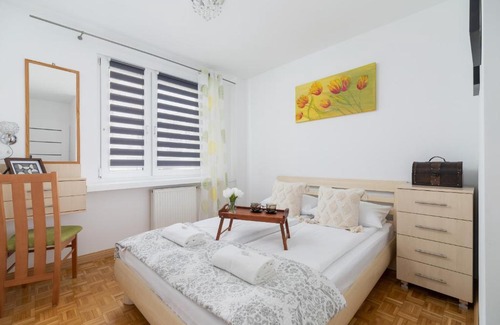 Lagiewniki Apartment | Pet-Friendly Retreat at Ruczaj Apartment in Cracow Dębniki