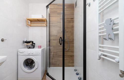 Lagiewniki Apartment | Pet-Friendly Retreat at Ruczaj Apartment in Cracow Dębniki