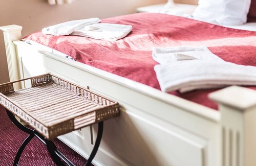 Hojer Hotel | Relax at Rudbøl Grænsekro with Pool, Spa & Family Amenities