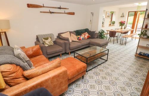 Haverfordwest House | Discover Rudbaxton Water: Family and Pet-Friendly Retreat