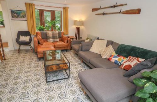 Haverfordwest House | Discover Rudbaxton Water: Family and Pet-Friendly Retreat