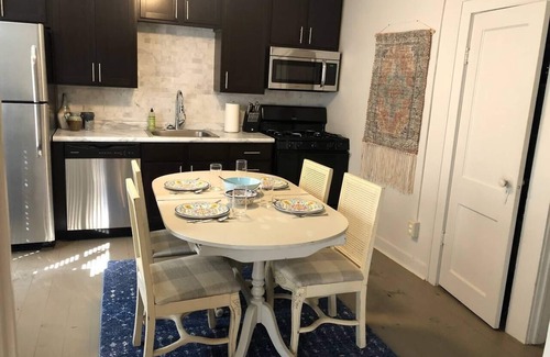 Northgate Apartment | Rudder's Retreat: Walk to A&M, Pet-Friendly with Breakfast