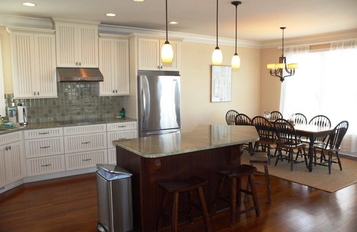 Manteo House | Exquisite Rudder Village 14: Canal-Front Retreat in Pirate's Cove