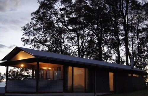 Minimbah Cottage | Rudders River View Cottage: Pet-Friendly Oceanfront Oasis