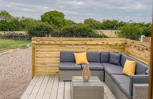East Drayton House | Ruddingwood Lodge: Family-Friendly Retreat with Top Ratings