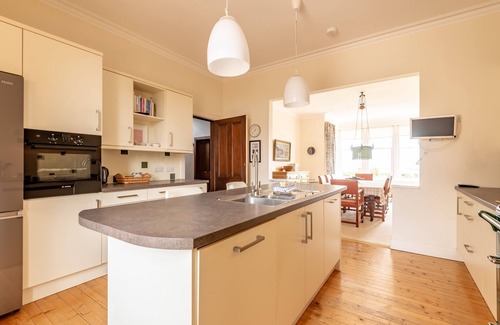 Earlsferry Cottage | Ruddon Grange: Inviting Coastal Retreat for 8 Guests