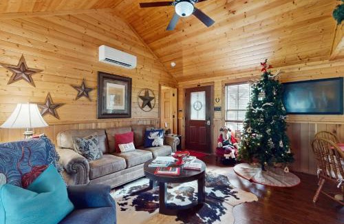 Ledbetter House | Family-Friendly Stay at Rudolph - Reindeer Ranch Retreat