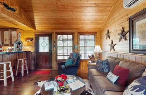 Ledbetter House | Family-Friendly Stay at Rudolph - Reindeer Ranch Retreat
