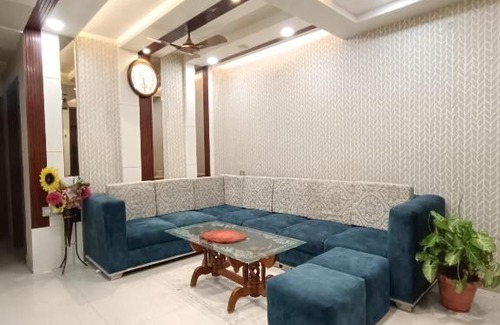 Varanasi House | Top-Rated Rudraksha Inn: Family-Friendly with Great Amenities