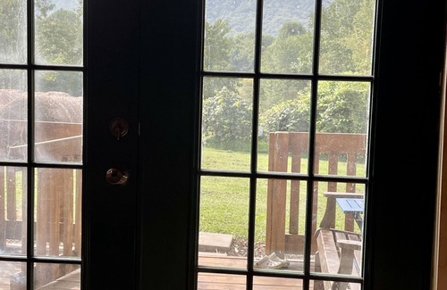 Southern Cabin | Rudy’s Roost Cabin: Pet-Friendly Escape near Route 16