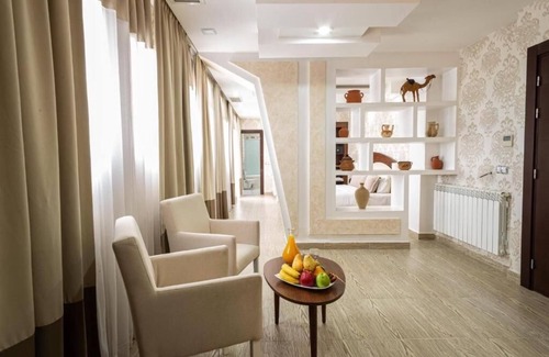 Setif Hotel | Discover Rue d'Or: Family-Friendly Stay with Breakfast