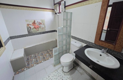 Songkhla Hotel | Budget-Friendly Retreat at Ruean Mai Chaylay Songkhla