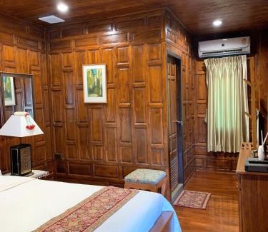 Pak Kret Hotel | Experience Ruean Yai Jieam: Family-Friendly 4-Star Retreat