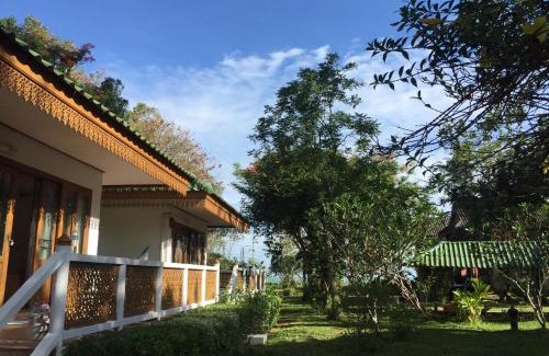 Chakphong Resort | Beachfront Ruen Thai Rim Haad with Ocean Views & Restaurant