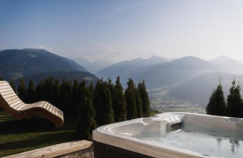 Sorafurcia Ski Chalet | Indulge in Rueper Hof Chalet Pracken with Hot Tub Access