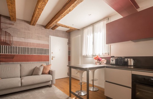 Santa Croce Apartment | Ruga Bella Bridge View Apartment: Guest Rated 10/10 Stay