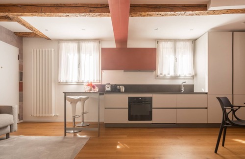 Santa Croce Apartment | Ruga Bella Bridge View Apartment: Guest Rated 10/10 Stay