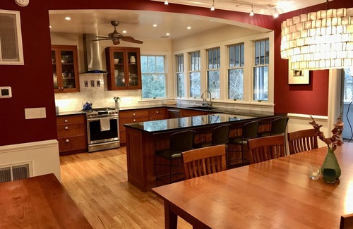 Barracks Rugby House | Convenient Rugby Area Home Near UVa Graduation Events