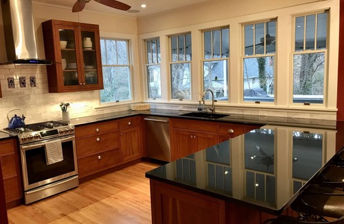 Barracks Rugby House | Convenient Rugby Area Home Near UVa Graduation Events