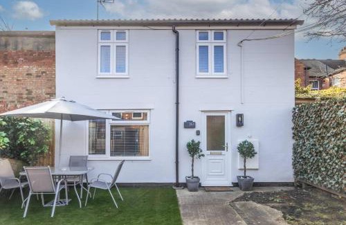 Rugby Villa | Rugby Coach House: Premier 4-Star Stay in the Heart of Town