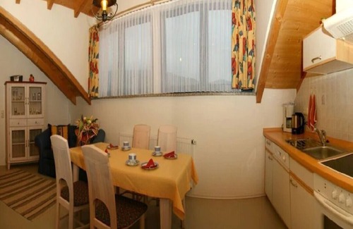 Lindenau Apartment | Tranquil Retreat: Modern Comfort Near the Woods