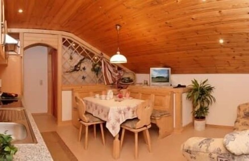Ebersdorf Apartment | Ruhig gelegene Ferienwohnung mit beheiztem Pool